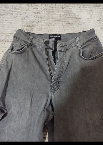 Gri Bol Kesim Kemerli Kadın Jean - Görsel 3