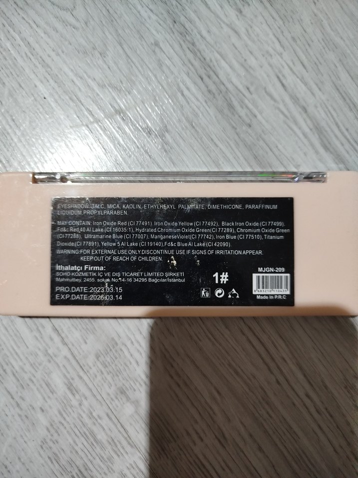 Çok Renkli Işıltılı Göz Farı Paleti - Görsel 3