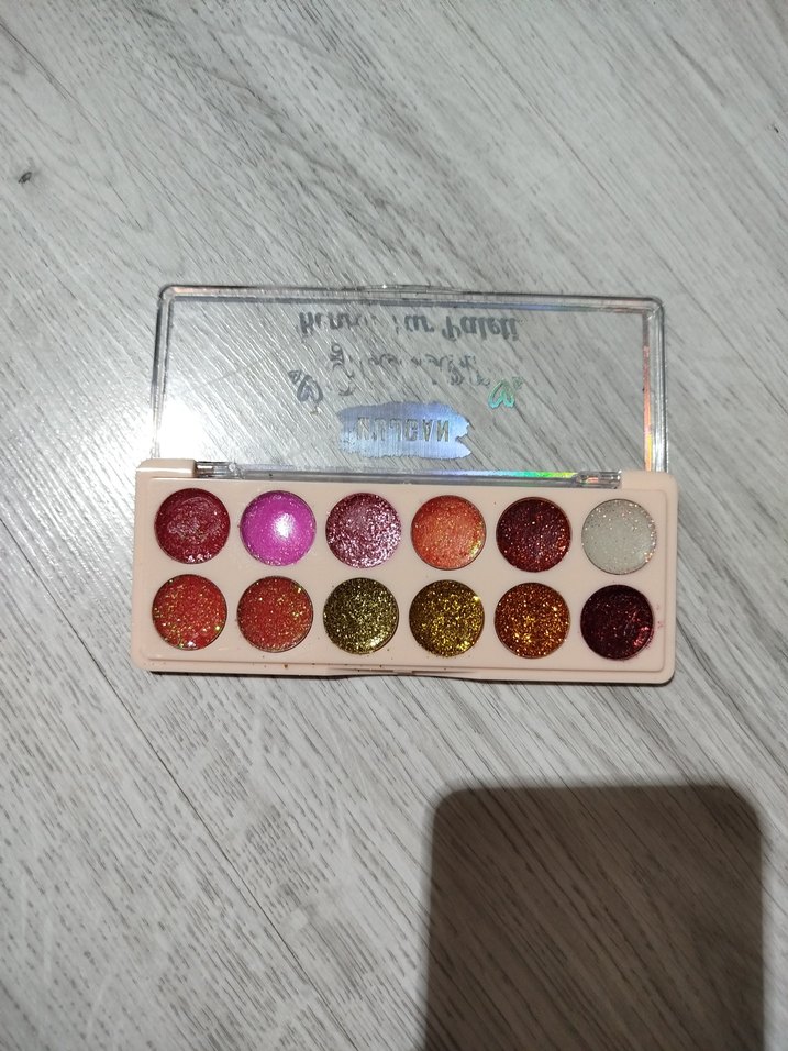 Çok Renkli Işıltılı Göz Farı Paleti - Görsel 2