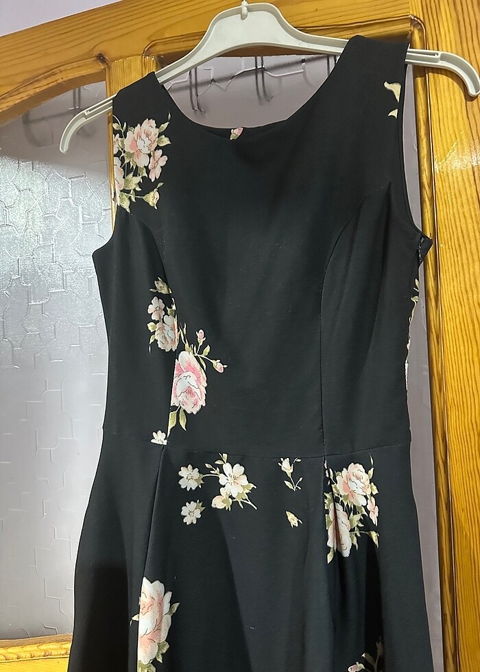 Sıfır kollu elbise - Görsel 3