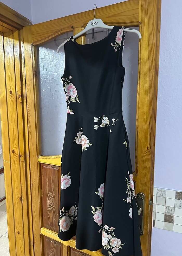 Sıfır kollu elbise - Görsel 4