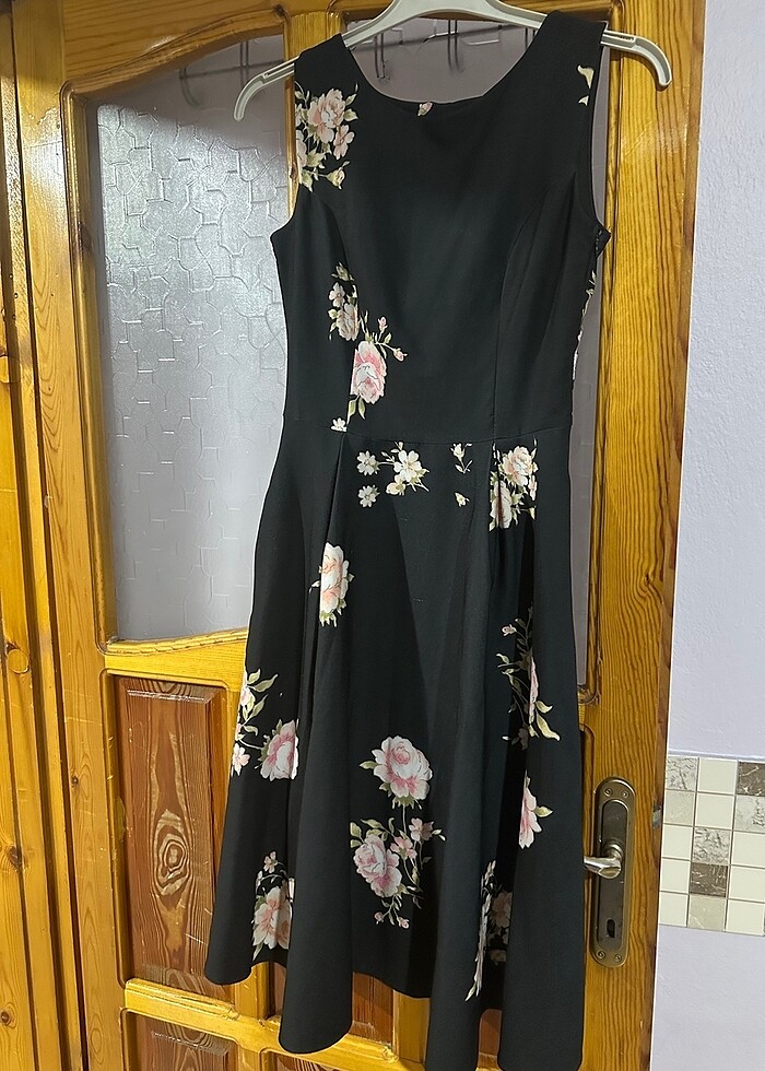 Sıfır kollu elbise - Görsel 2