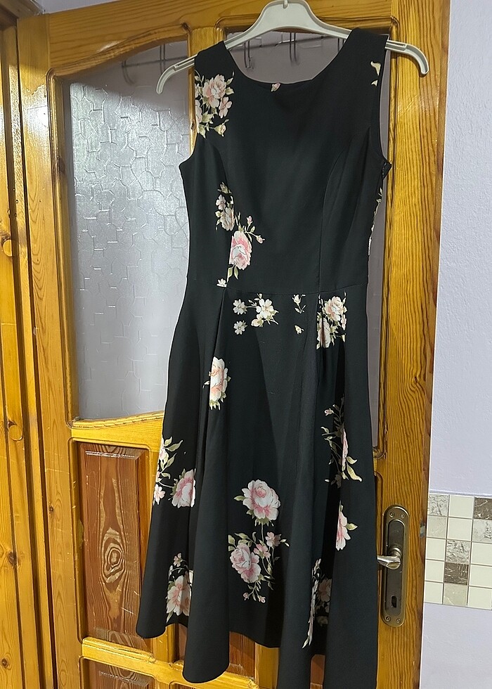 Sıfır kollu elbise - Görsel 5