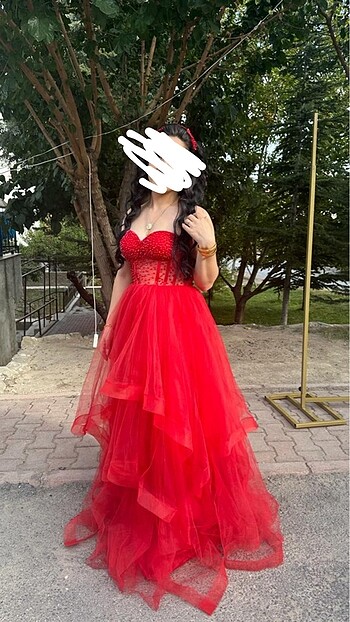 Straplez göğüs bölümü taşlı elbise
 - Görsel 5