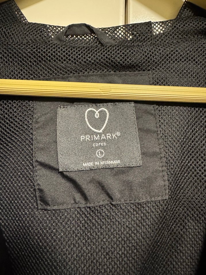 Erkek Siyah Kapüşonlu Rüzgarlık - Görsel 2