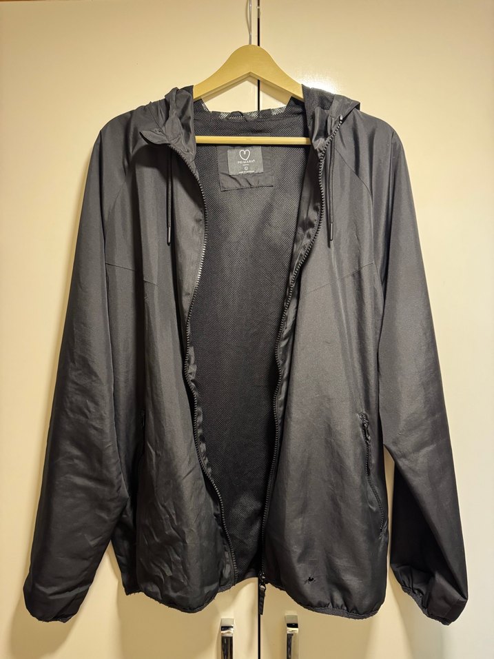 Erkek Siyah Kapüşonlu Rüzgarlık - Görsel 3