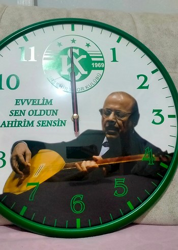 Neşet Ertaşlı duvar saati