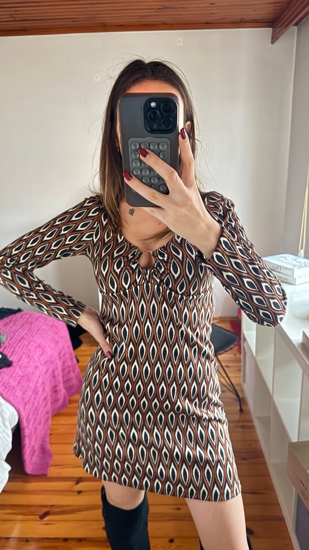 V Yaka Uzun Kollu Kahverengi Midi Triko Elbise - Görsel 3