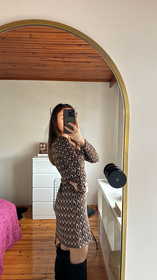 V Yaka Uzun Kollu Kahverengi Midi Triko Elbise - Görsel 2