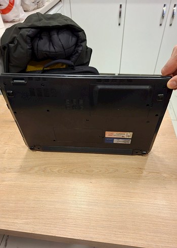 Kahverengi Asus Laptop - Görsel 3