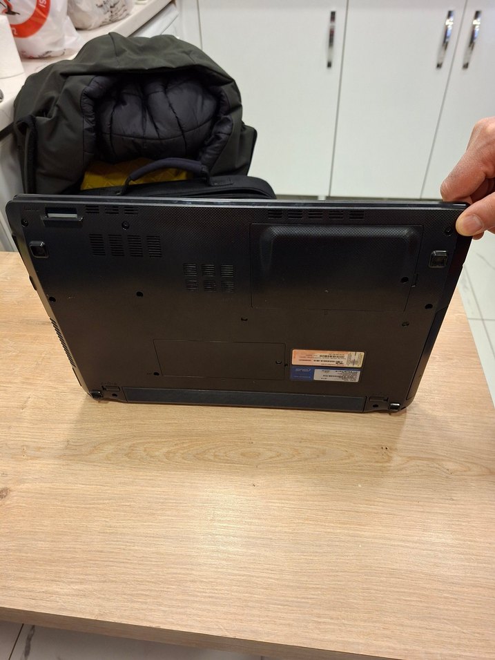 Kahverengi Asus Laptop - Görsel 3
