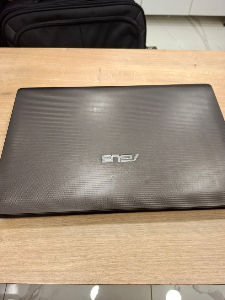 Kahverengi Asus Laptop - Görsel 2