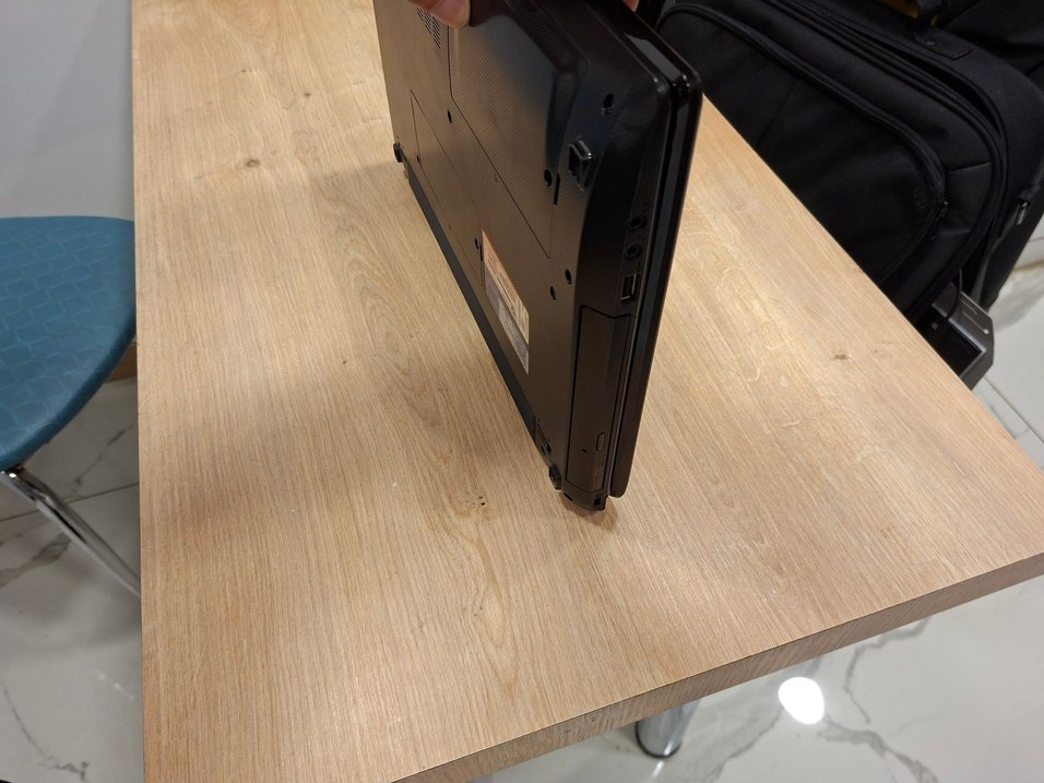 Kahverengi Asus Laptop - Görsel 4