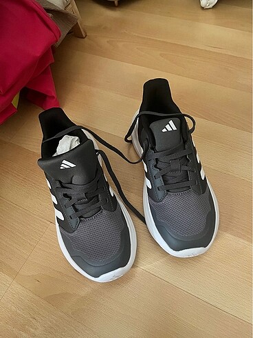 Adidas spor ayakkabı