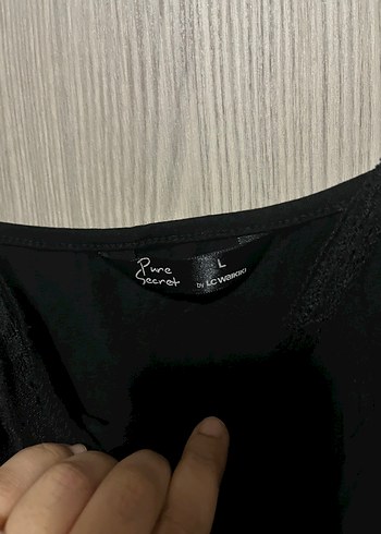 Siyah Dantel Detaylı Kolsuz Mini Tulum - Görsel 4