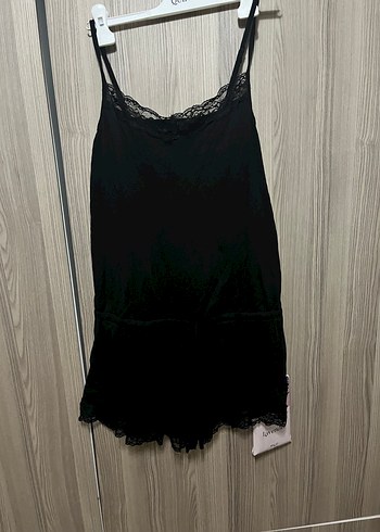 Siyah Dantel Detaylı Kolsuz Mini Tulum - Görsel 2