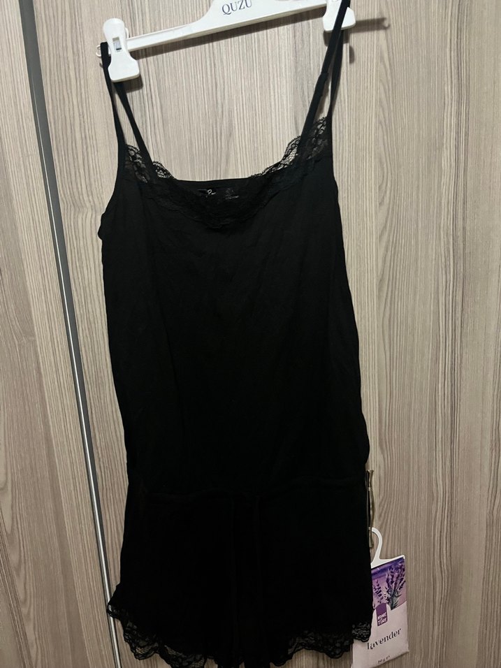 Siyah Dantel Detaylı Kolsuz Mini Tulum - Görsel 5