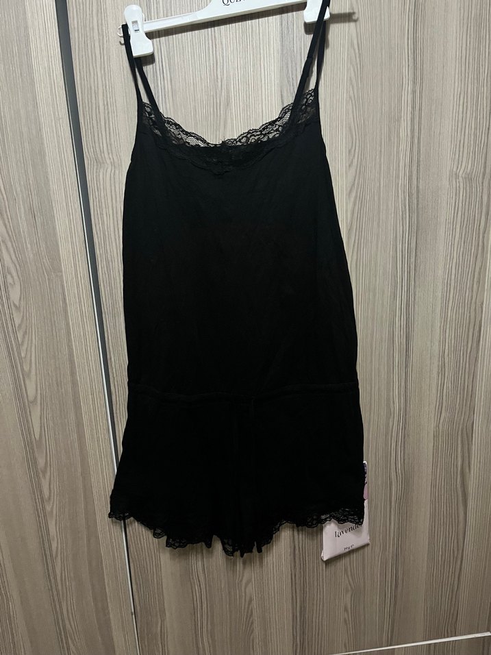 Siyah Dantel Detaylı Kolsuz Mini Tulum - Görsel 2