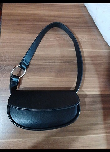 Stradivarius kol çantası