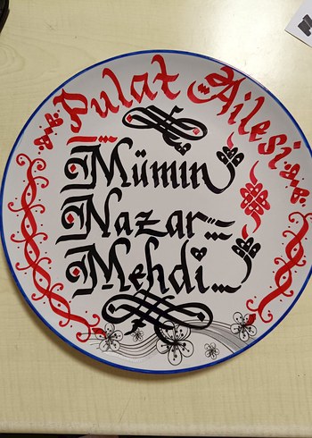 Renkli desenli tabak hat sanatı