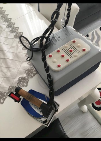 Beyaz Buharlı Ütü ve Dayanıklı Kablo - Görsel 4