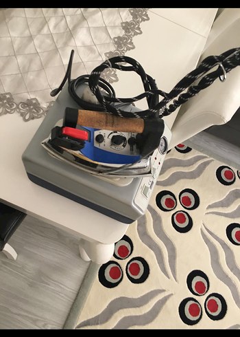 Beyaz Buharlı Ütü ve Dayanıklı Kablo - Görsel 2