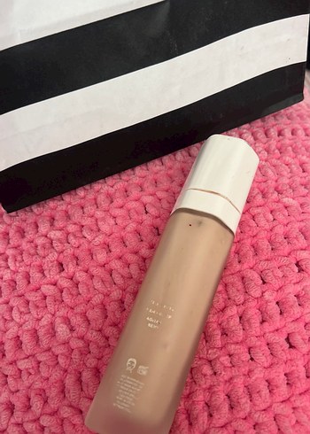 Fenty Beauty Beige Fondöten - Görsel 2