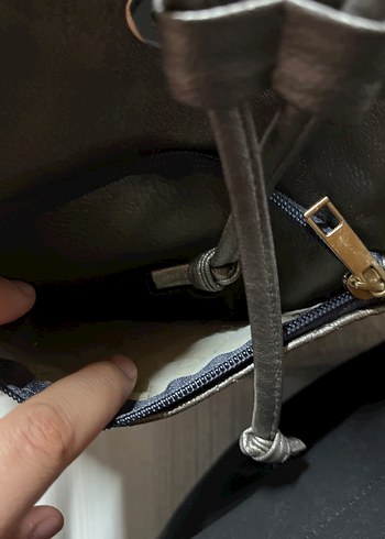 Gri Deri Tokalı Kadın Sırt Çantası - Görsel 2