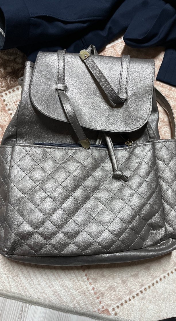 Gri Deri Tokalı Kadın Sırt Çantası - Görsel 4