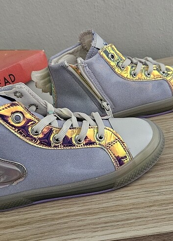 Diğer Işıklı converse kanat detaylı