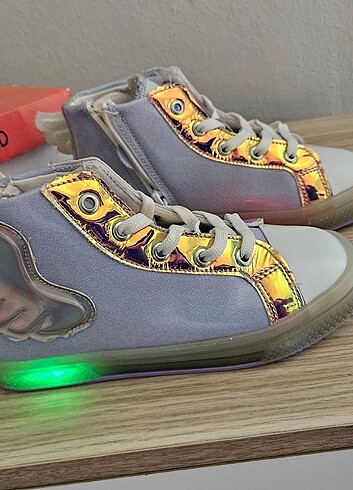 32 Beden Işıklı converse kanat detaylı