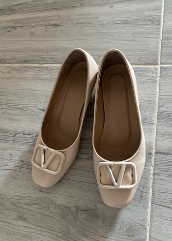 Zara Bej Kadın Klasik Tokalı Topuklu Ayakkabı