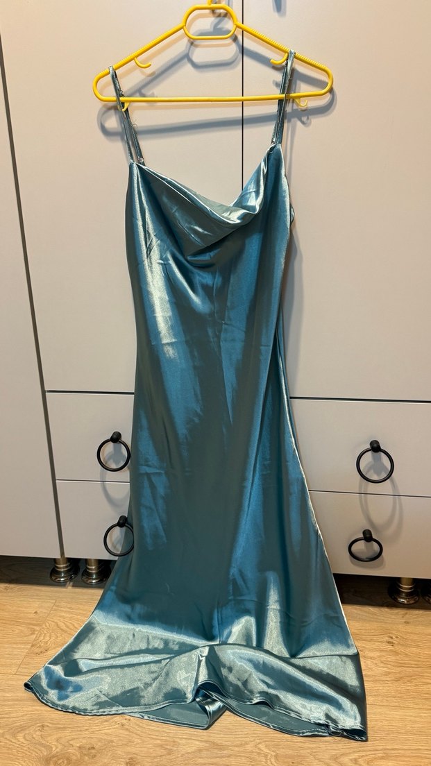 Mavi Saten Midi Drapeli Askılı Elbise - Görsel 4