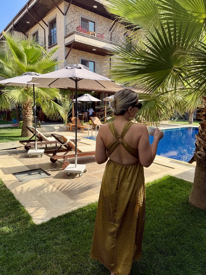 Krem Renkli Parlak İpek Görünümlü Bohem Uzun Elbise - Görsel 2