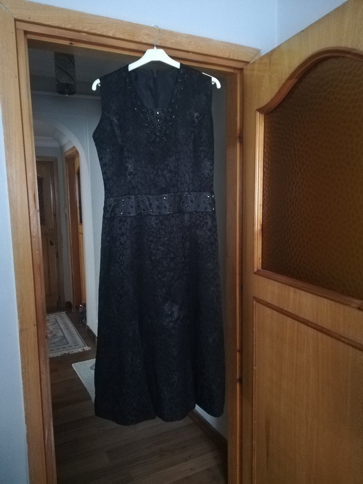 Siyah Uzun V Yaka Gotik Kadın Elbise - Görsel 2