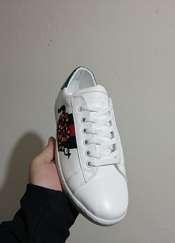 38 Beden beyaz Renk Gucci beyaz yeşil 