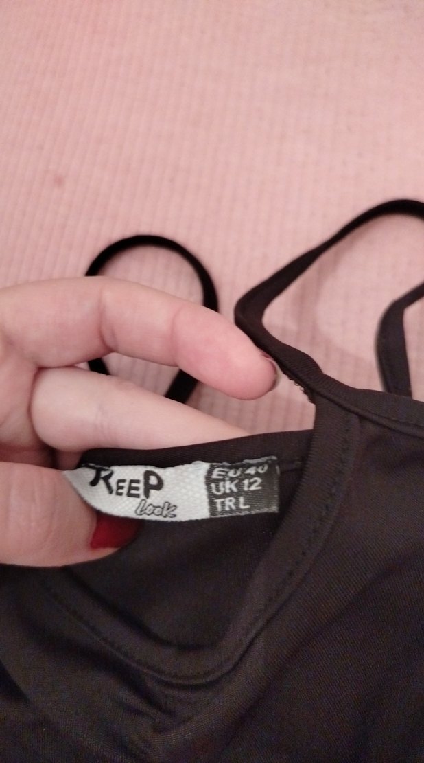 Siyah V-Yaka İnce Askılı Crop - Görsel 2