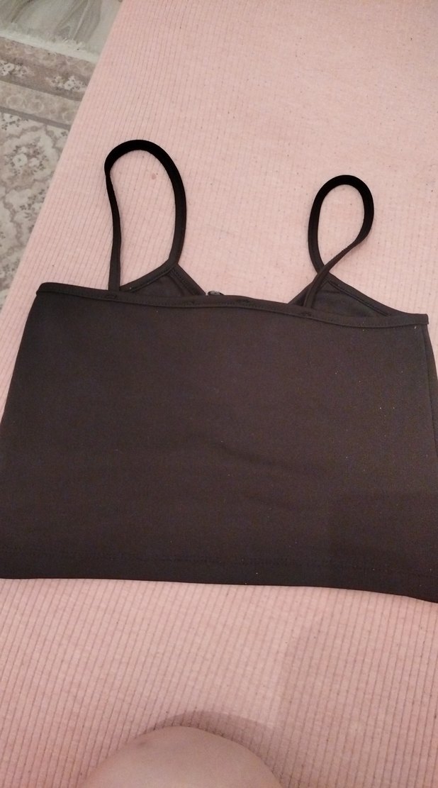 Siyah V-Yaka İnce Askılı Crop - Görsel 3