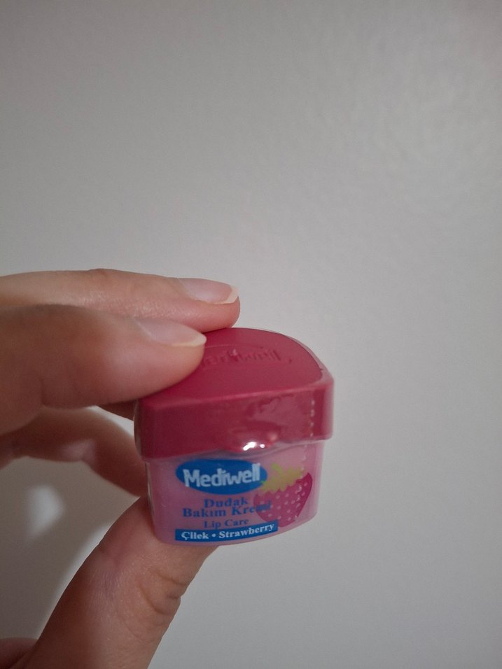 MEDİWELL ÇİLEK AROMALI DUDAK BAKIM KREMİ - Görsel 5