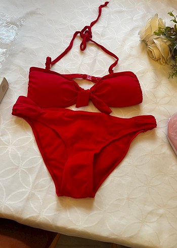 Kırmızı Fiyonklu Kadın Bikini