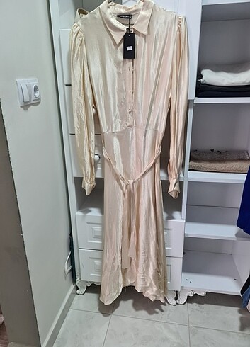 xl Beden ten rengi Renk Saten elbise