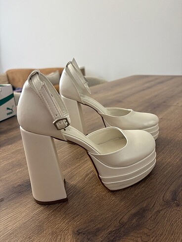 Nine West Kalın topuk platformlu gelin ayakkabısı