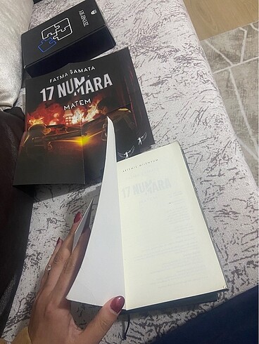 Beden Renk 17 numara serisi (2 kitabı ciltli 1.ci kitabı karton kapak)