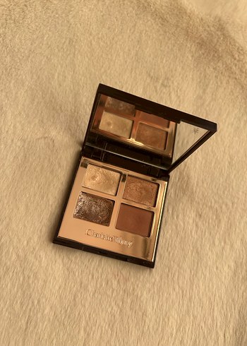 Beden Charlotte tilbury far paleti