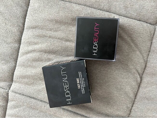 Huda Beauty Huda pound cake pudra