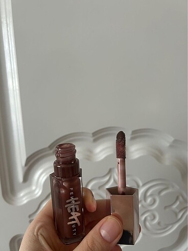  Beden Fenty gloss
