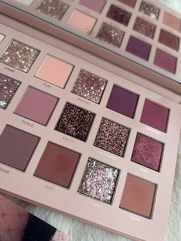 xs Beden Huda far paleti