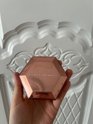 Beden Renk Fenty diamond aydınlatıcı