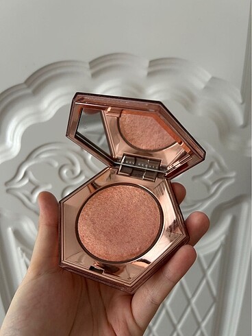 Beden Fenty diamond aydınlatıcı