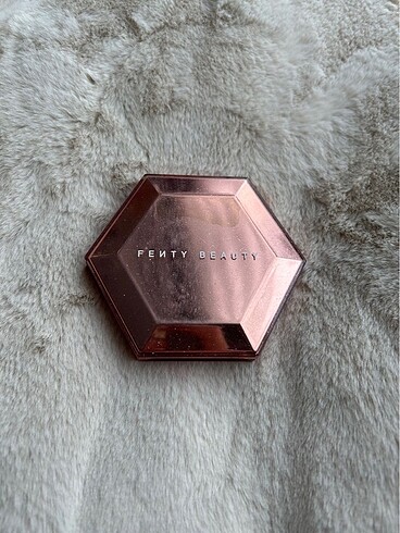 Fenty diamond aydınlatıcı